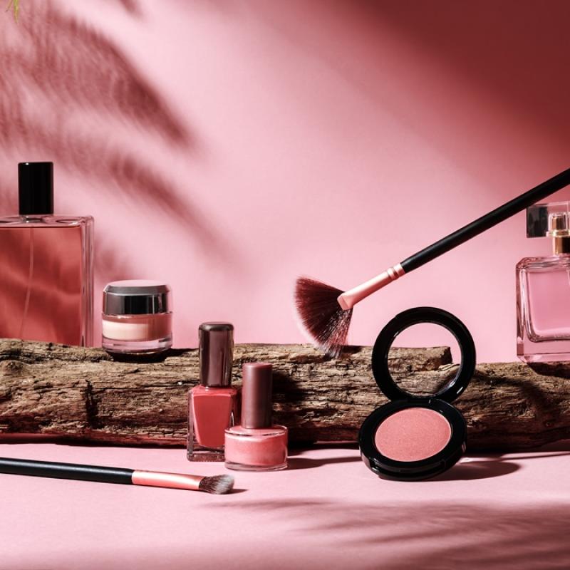Choosing safe and healthy makeup products